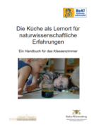 Staunende Kinder bei naturwissenschaftlichem Experiment 