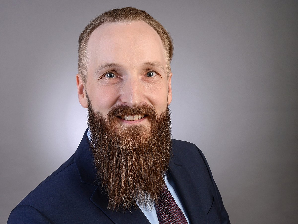 Dr. Stephan Kielblock arbeitet an der Carl von Ossietzky Universität Oldenburg.