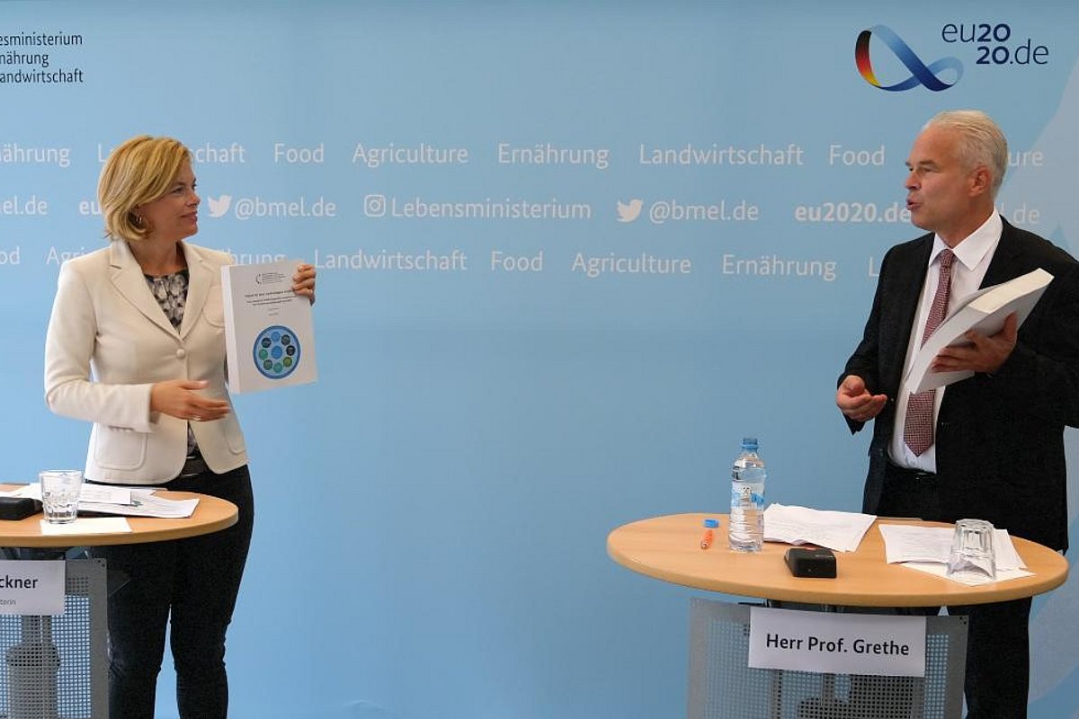 Übergabe Gutachten "Politik für nachhaltigere Ernährung"