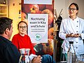 Workshop-Teilnehmende diskutieren bei Bio kann jeder