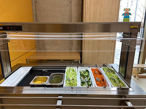Salatbar in der Martini-Schule in Freystadt.