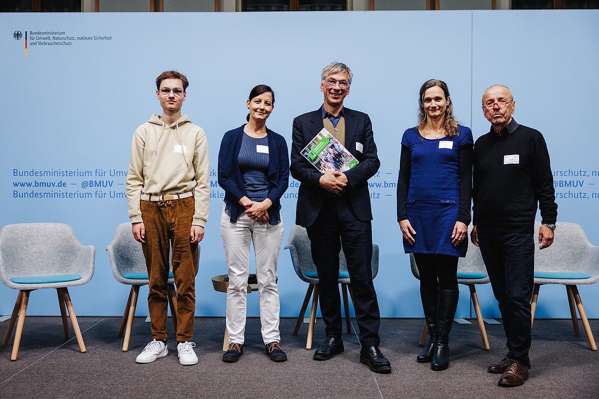 Maßnahmenkatalog des Bürgerinnen- und Bürgerdialogs wird an das Bundesumweltministerium übergeben.