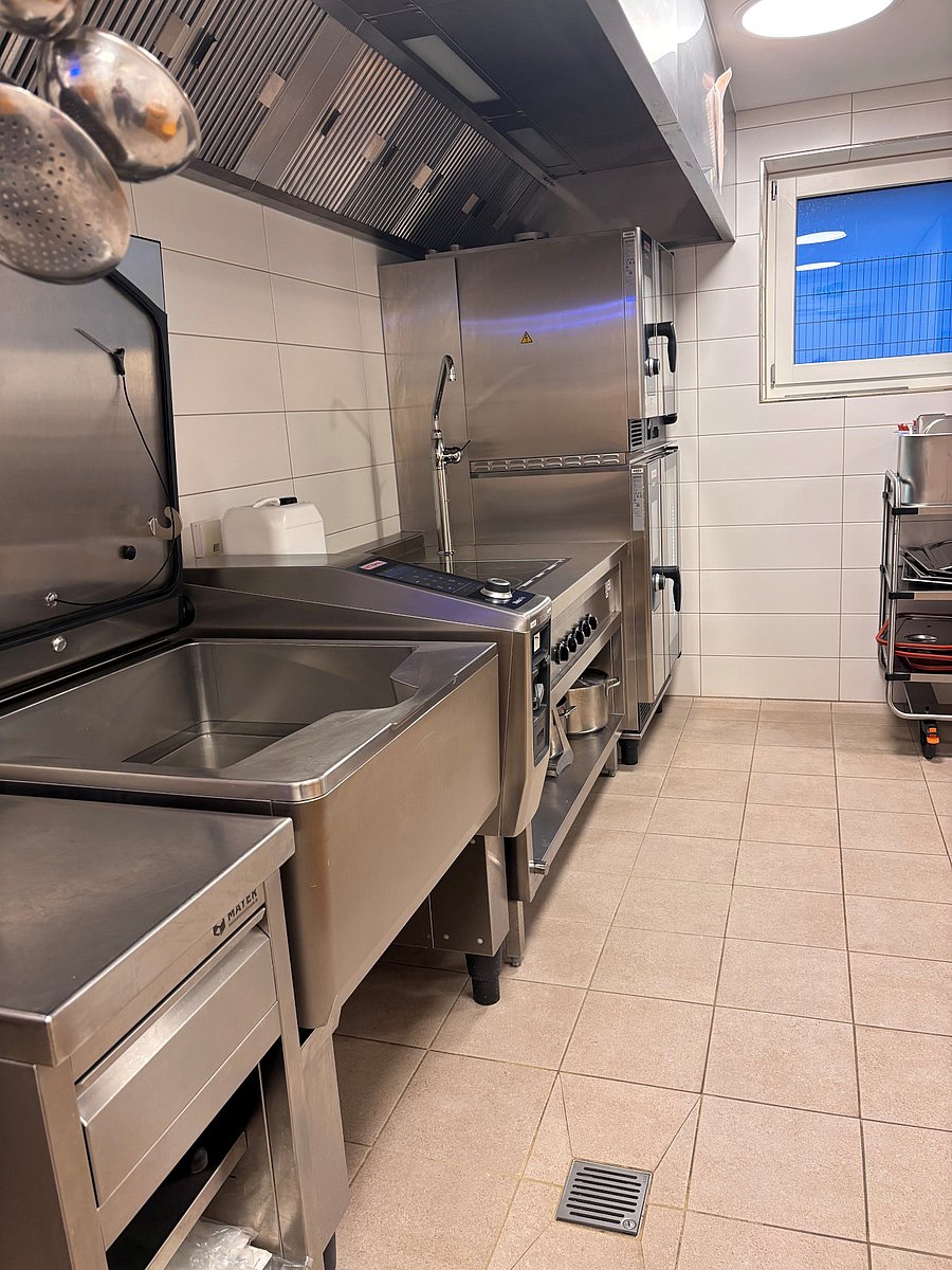 Frischküche in Langerringen für die Versorgung von drei Kitas und einer Grundschule.
