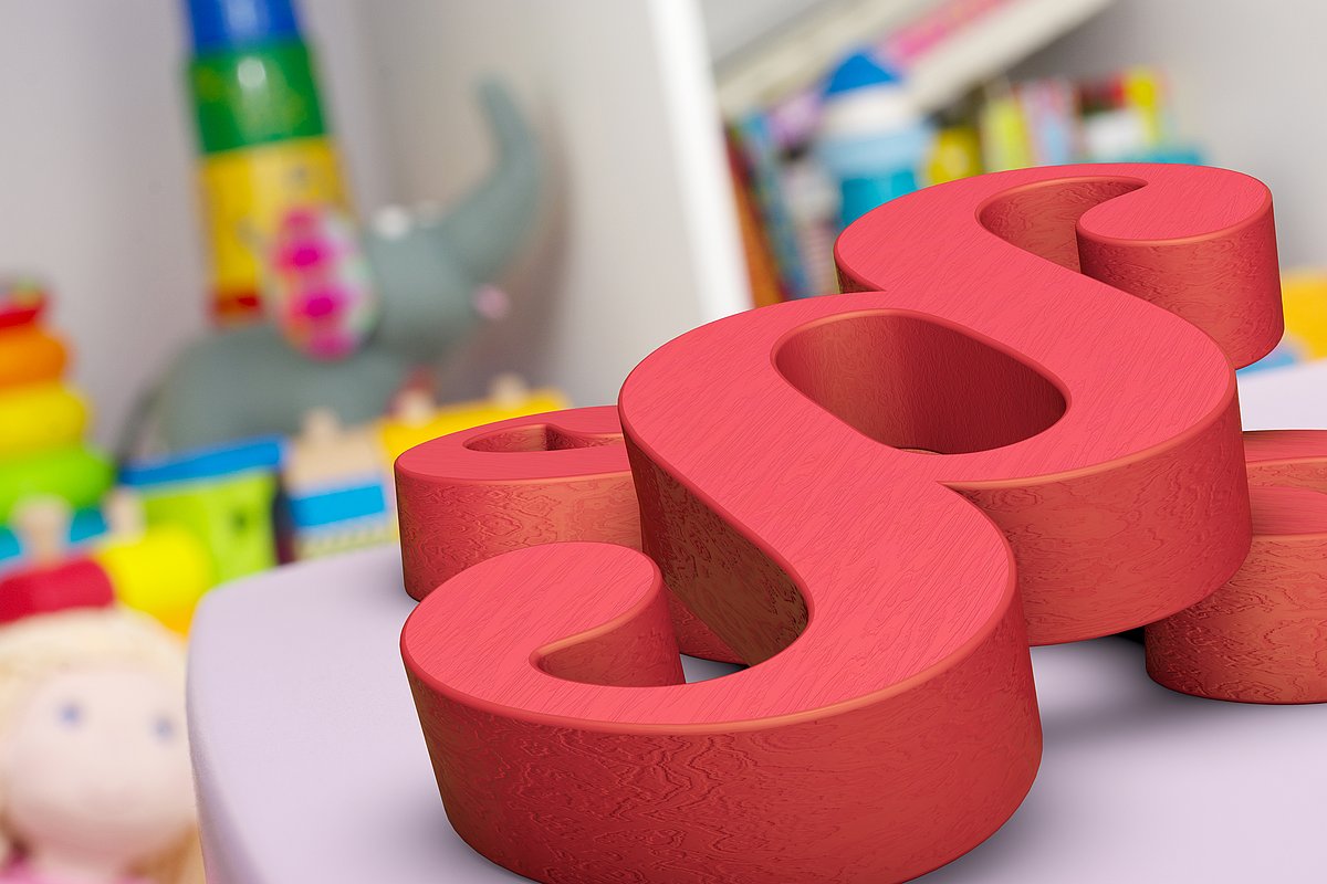 Paragraph liegt zwischen Kinderspielzeug 