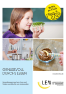 Coverbild: Mädchen riecht an Kresse