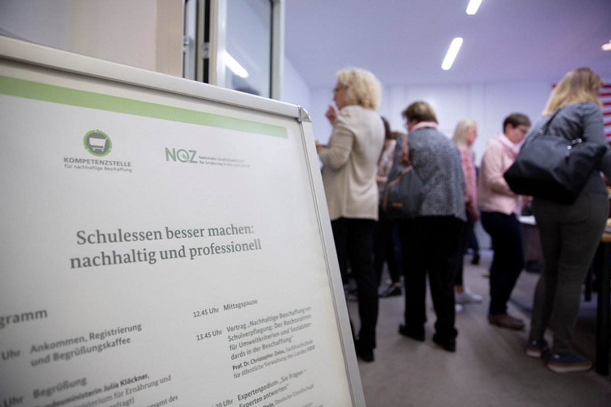 Aufsteller mit dem Programm der Fachtagung