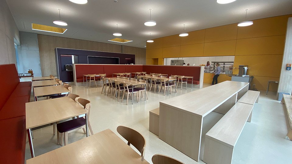 Blick in die neue Mensa der Martini-Schule Freystadt.