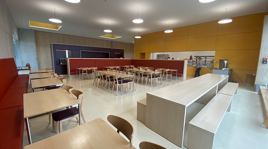 Blick in die neue Mensa der Martini-Schule Freystadt.