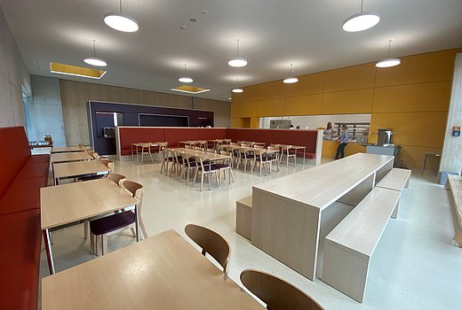 Blick in die neue Mensa der Martini-Schule Freystadt.