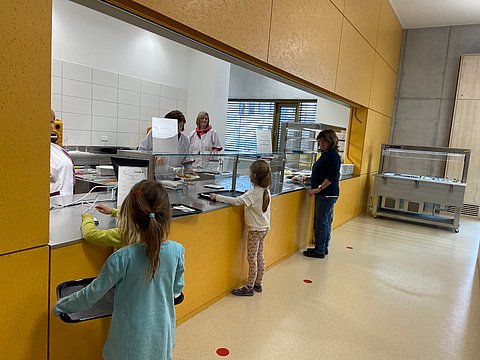 Blick in die neue Mensa der Martini-Schule Freystadt.